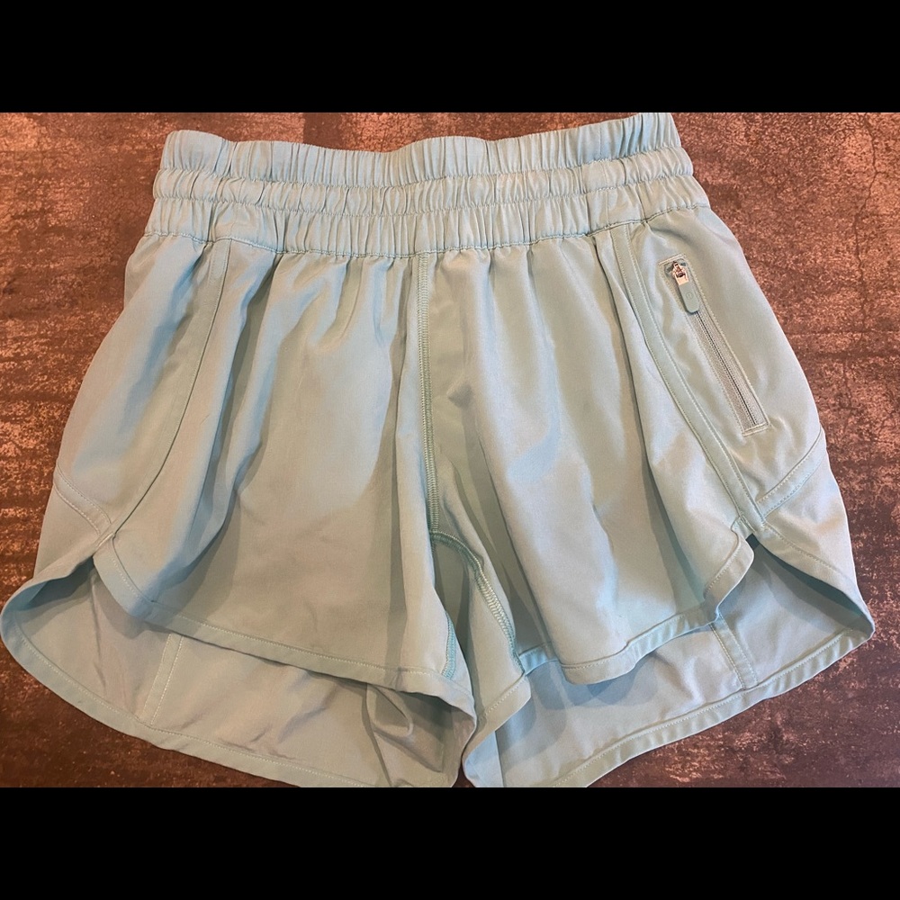 Lululemon Tracker IV - Size 6